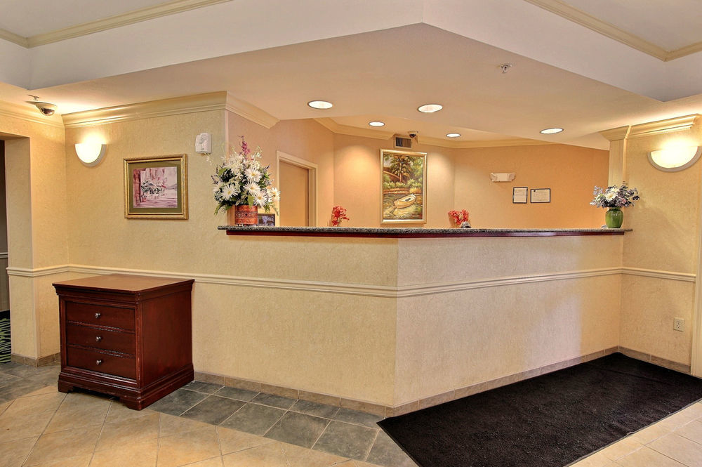 Crestwood Suites Of Newport News Extérieur photo