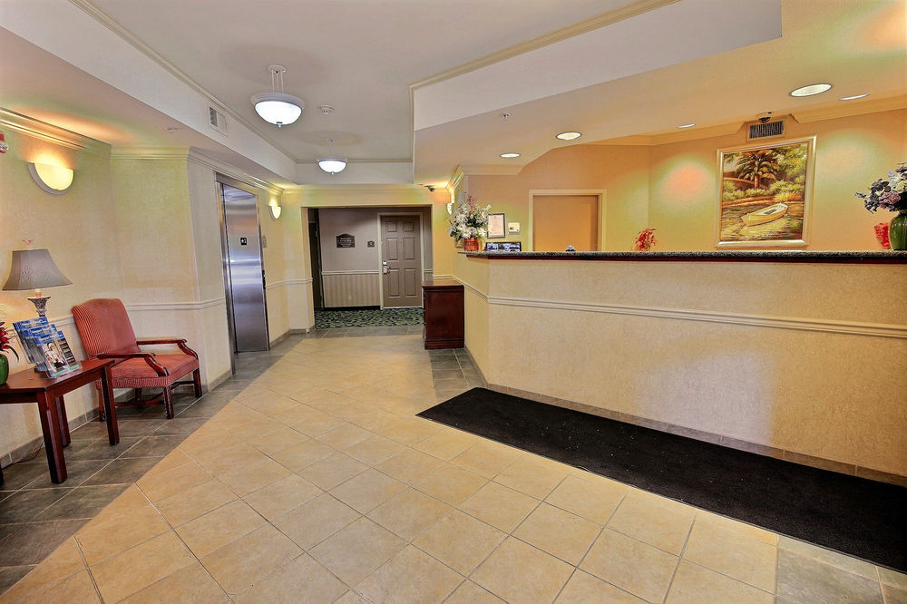 Crestwood Suites Of Newport News Extérieur photo