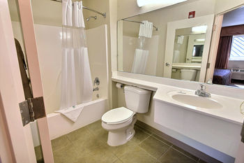 Crestwood Suites Of Newport News Extérieur photo