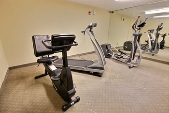 Crestwood Suites Of Newport News Extérieur photo